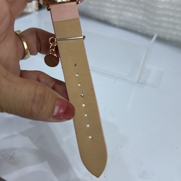 (Z4)Disney YEARS OF WONDER
Mickey Mouse 100th Anniversary Rose GoldWatch Limited main image 4